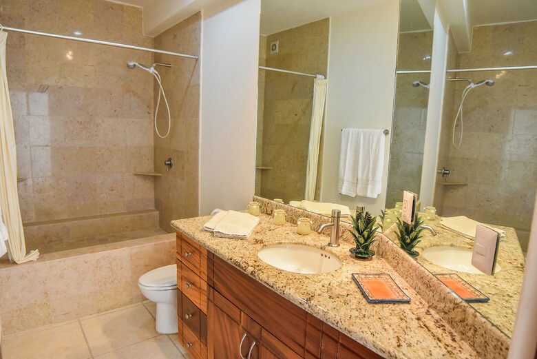 Home Exchange in Sayulita, Nay., Mexico Junior Suites Bathroom