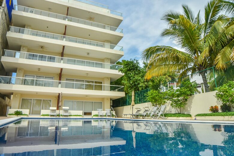 Home Exchange in Sayulita, Nay., Mexico pool with lounge