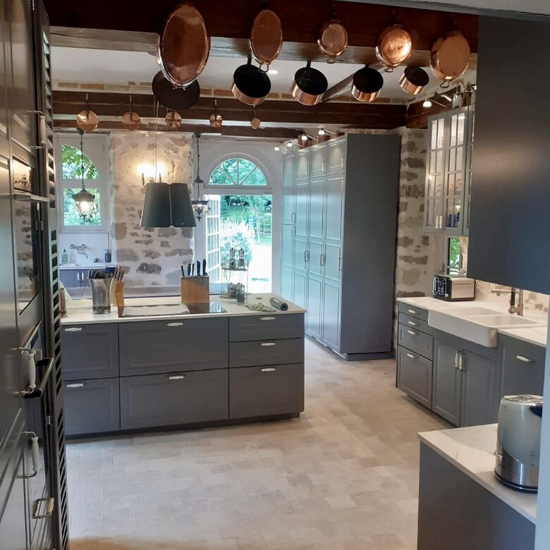 Château De Vézins (R) - Cholet, France