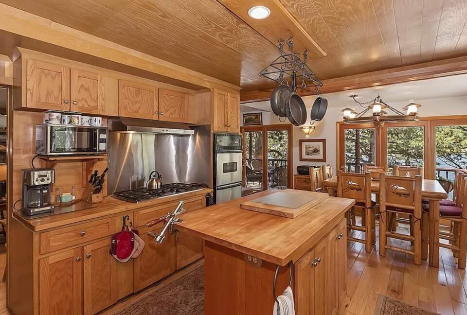 Fully equipped kitchen