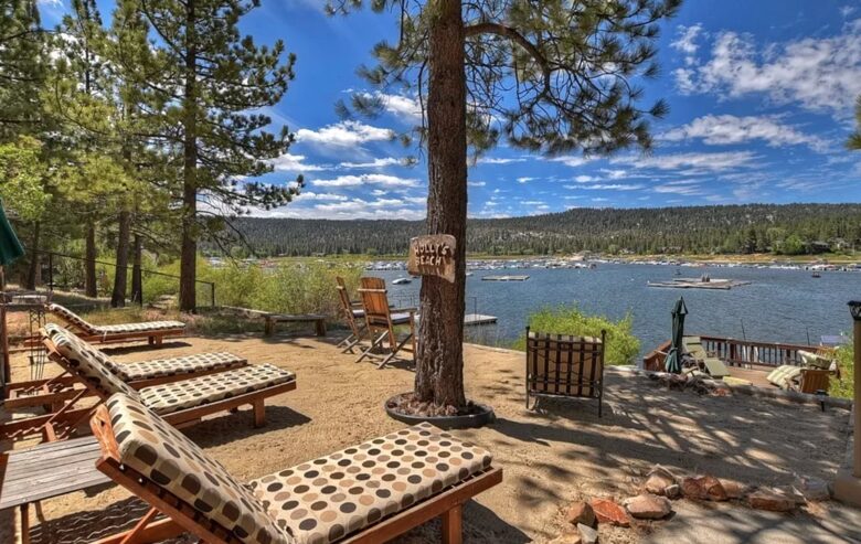 Lakefront lounge area