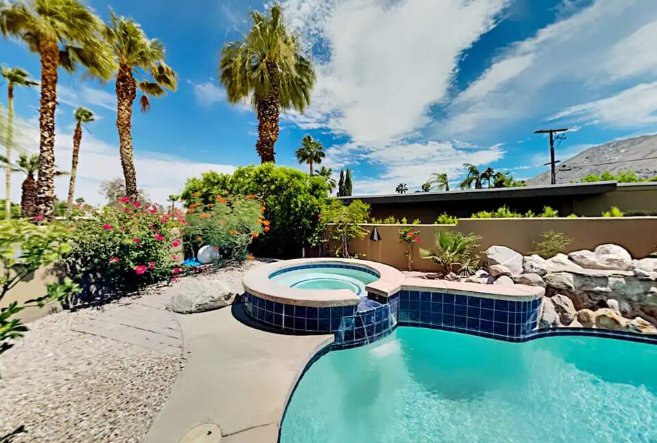 Home Exchange in Palm Springs, CA with hot tub