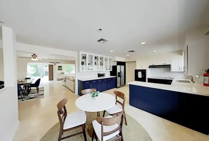 Home Exchange in Palm Springs, CA contemporary midcentury dining