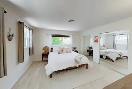 Home Exchange in Palm Springs, CA with king bed