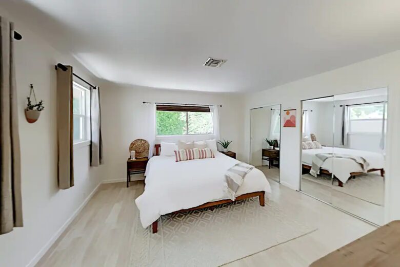 Home Exchange in Palm Springs, CA with king bed