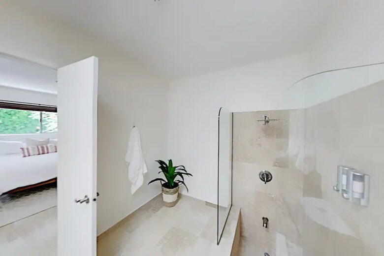 Home Exchange in Palm Springs, CA king bedroom en suite