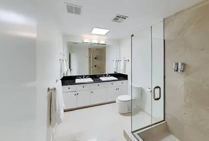 Home Exchange in Palm Springs, CA king bedroom 2 bathroom