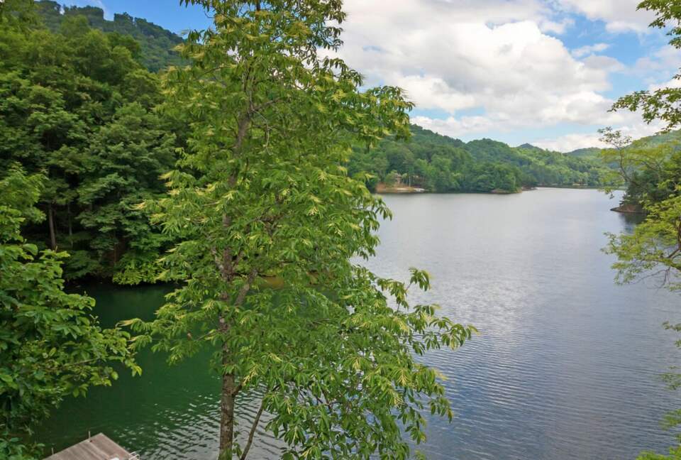 Bear Lake Reserve Mountain Estate lake views