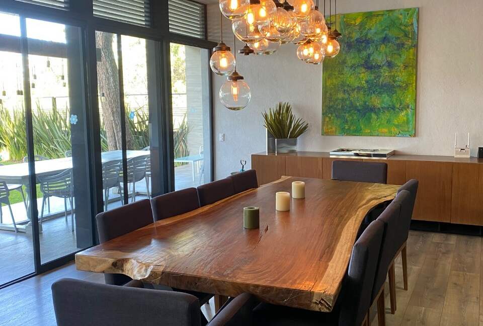 Spacious dining table