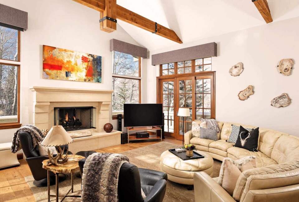 Open living room, vaulted ceilings