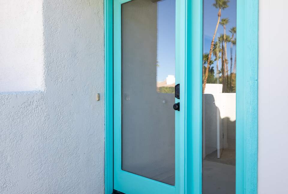 Avalon House: Mid Mod Hues and Mountain Views - Palm Springs, California