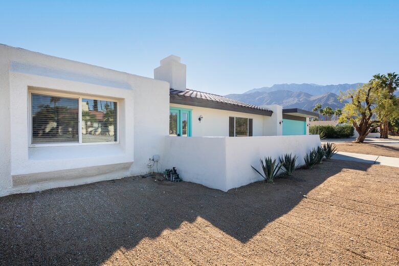 Avalon House: Mid Mod Hues and Mountain Views - Palm Springs, California