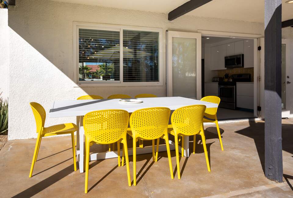 Avalon House: Mid Mod Hues and Mountain Views - Palm Springs, California