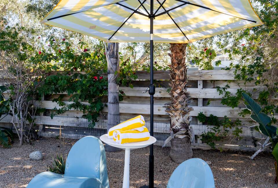 Avalon House: Mid Mod Hues and Mountain Views - Palm Springs, California