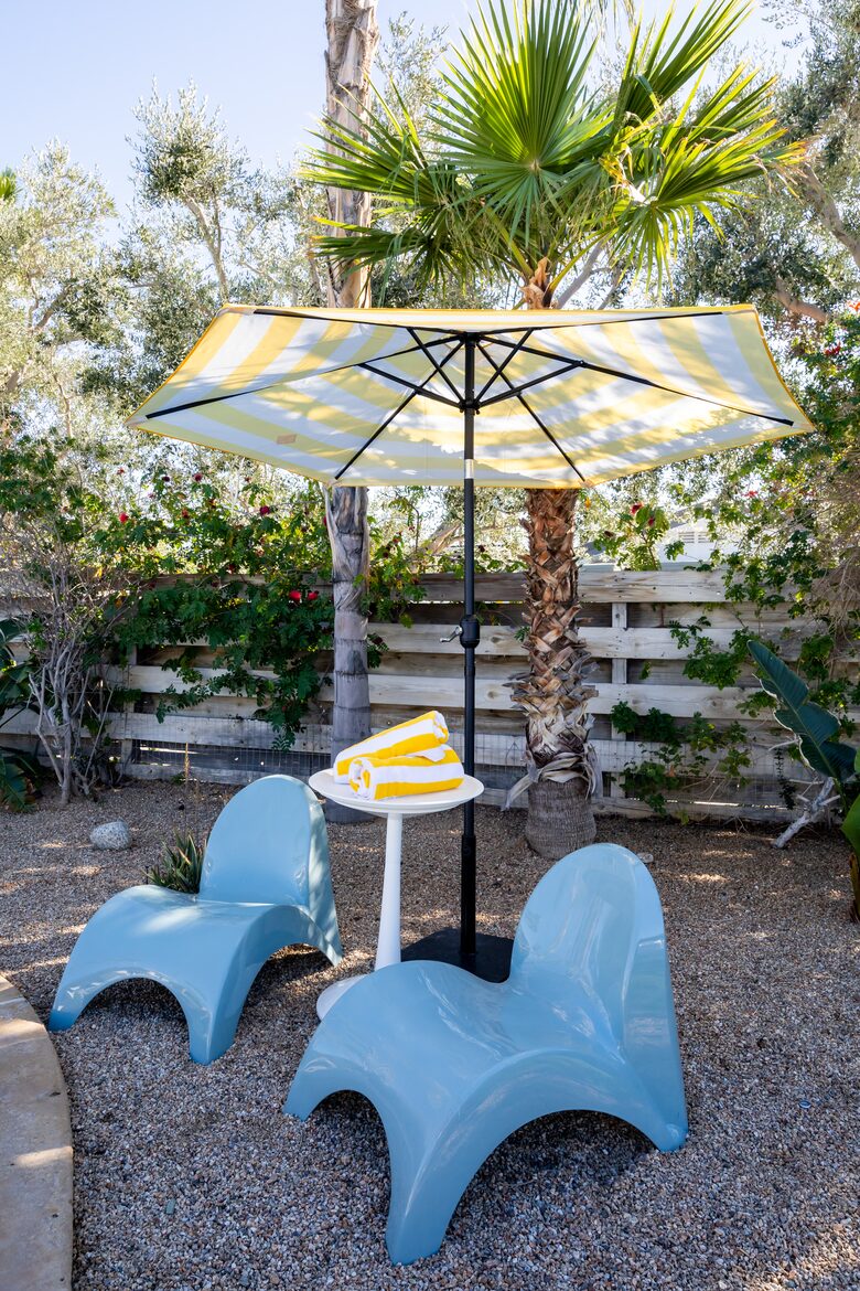 Avalon House: Mid Mod Hues and Mountain Views - Palm Springs, California