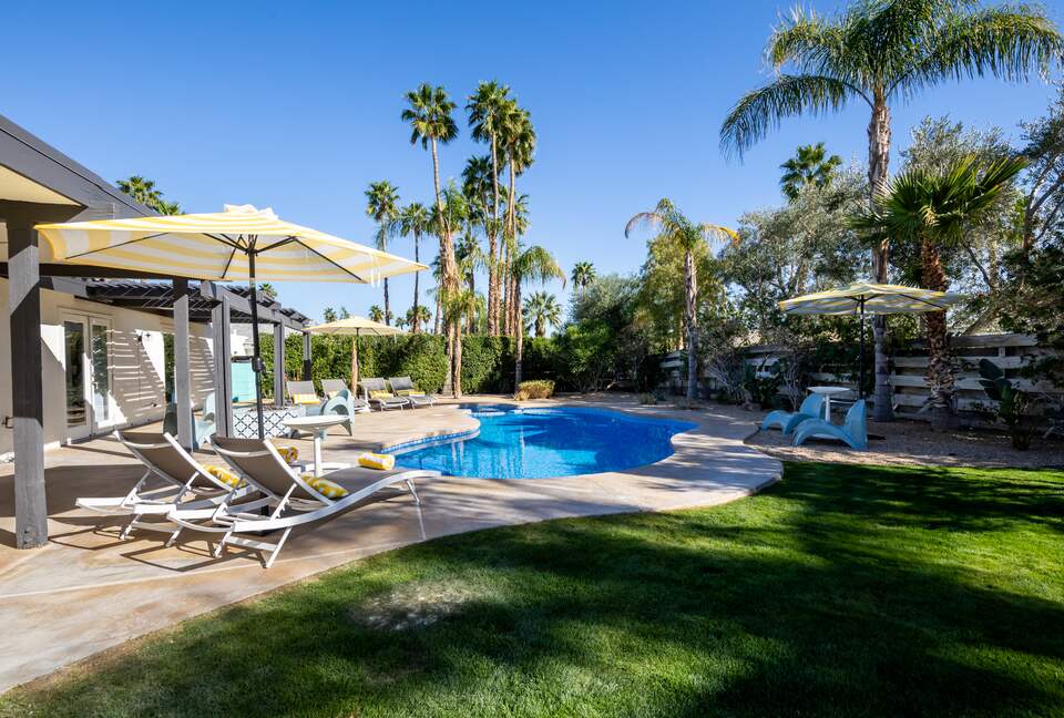 Avalon House: Mid Mod Hues and Mountain Views - Palm Springs, California