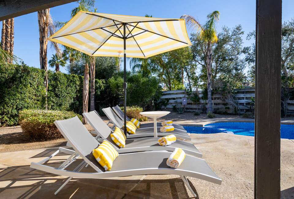 Avalon House: Mid Mod Hues and Mountain Views - Palm Springs, California