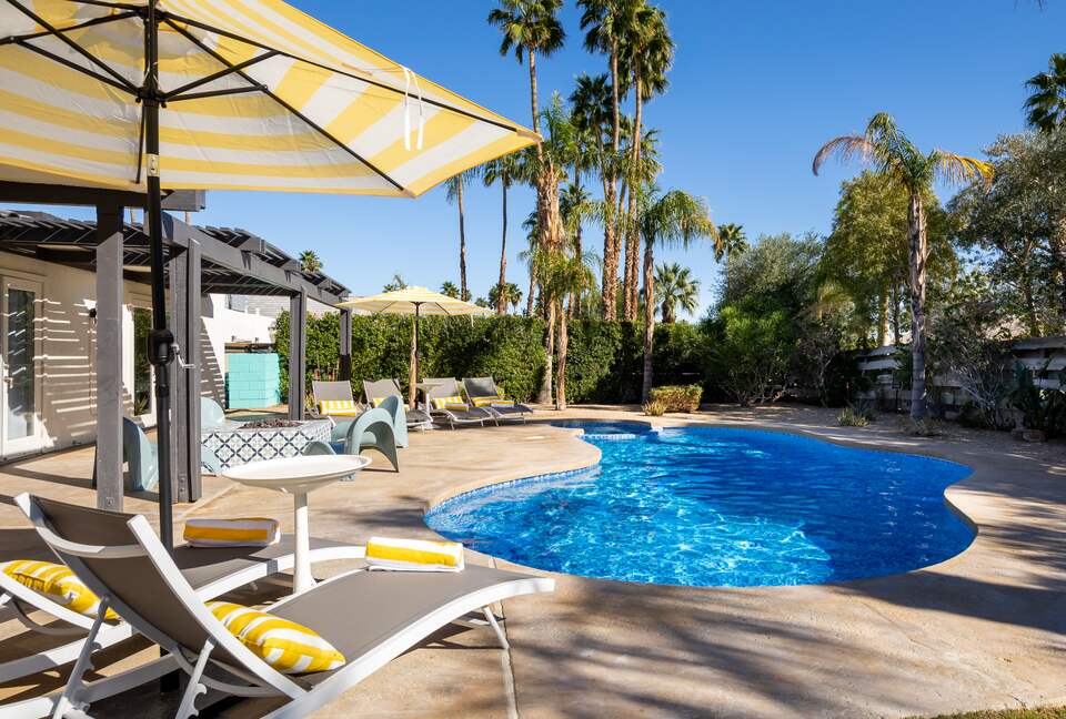 Avalon House: Mid Mod Hues and Mountain Views - Palm Springs, California