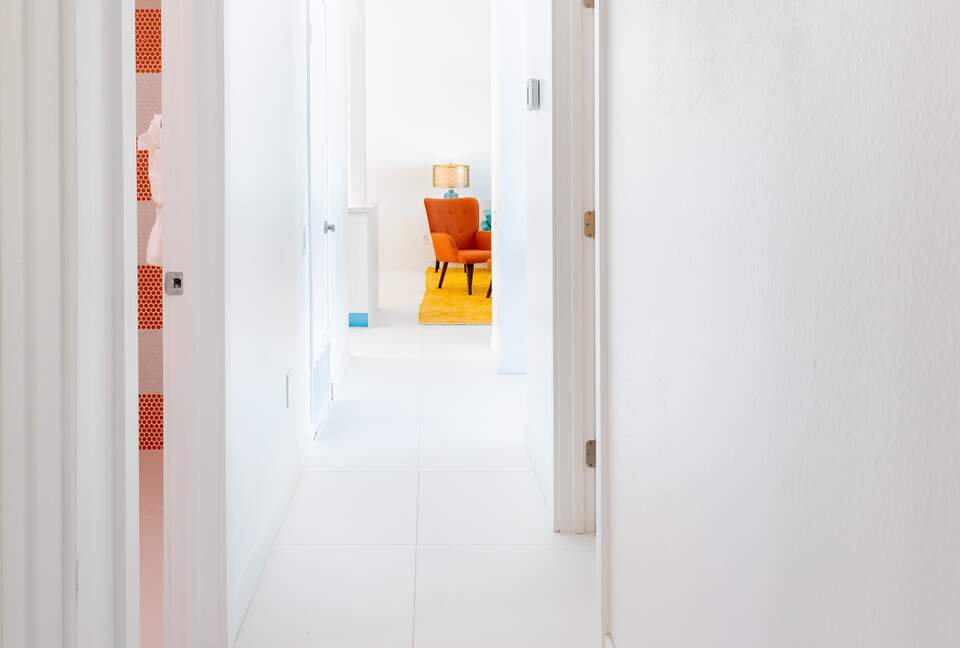 Avalon House: Mid Mod Hues and Mountain Views - Palm Springs, California