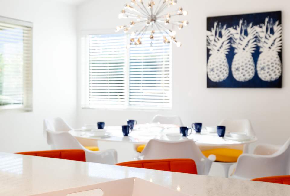 Avalon House: Mid Mod Hues and Mountain Views - Palm Springs, California