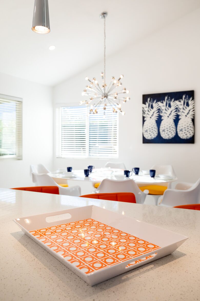 Avalon House: Mid Mod Hues and Mountain Views - Palm Springs, California