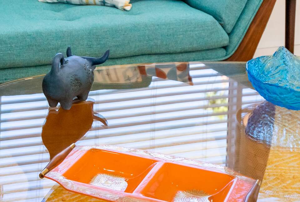 Avalon House: Mid Mod Hues and Mountain Views - Palm Springs, California