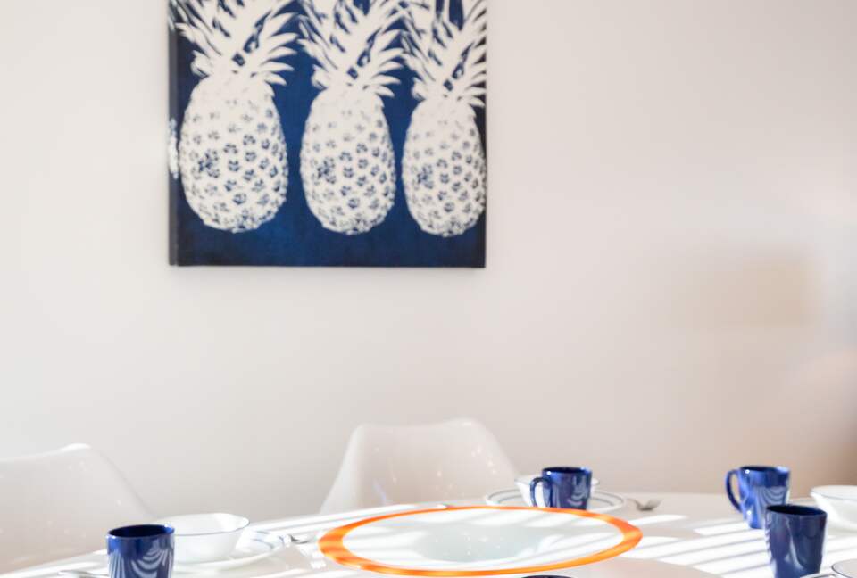 Avalon House: Mid Mod Hues and Mountain Views - Palm Springs, California