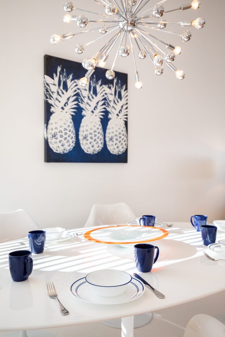 Avalon House: Mid Mod Hues and Mountain Views - Palm Springs, California