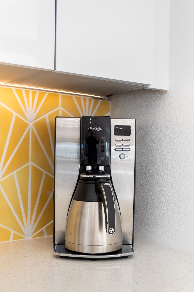 Avalon House: Mid Mod Hues and Mountain Views - Palm Springs, California