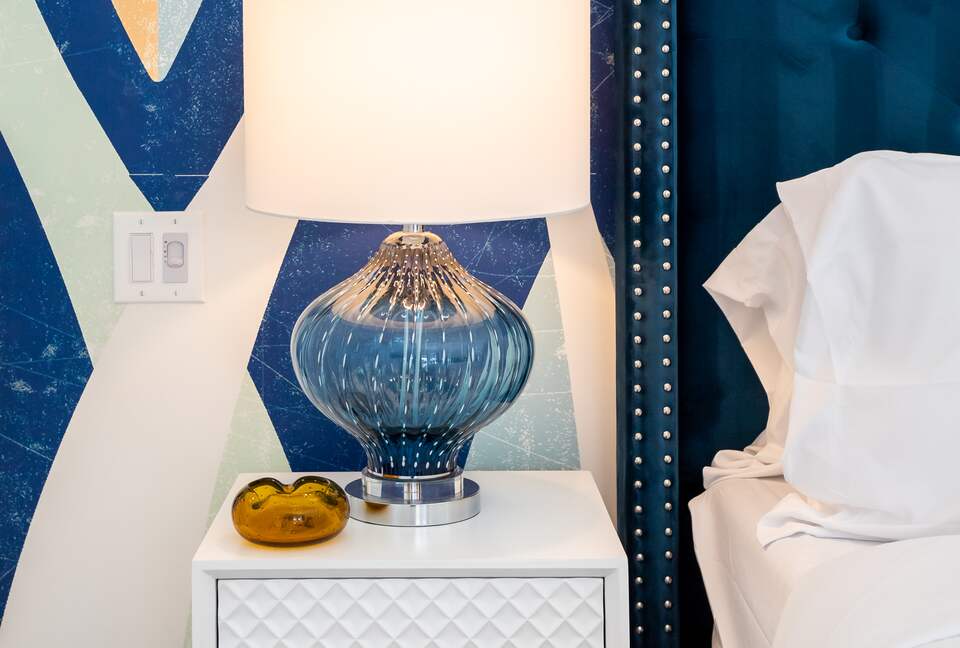 Avalon House: Mid Mod Hues and Mountain Views - Palm Springs, California