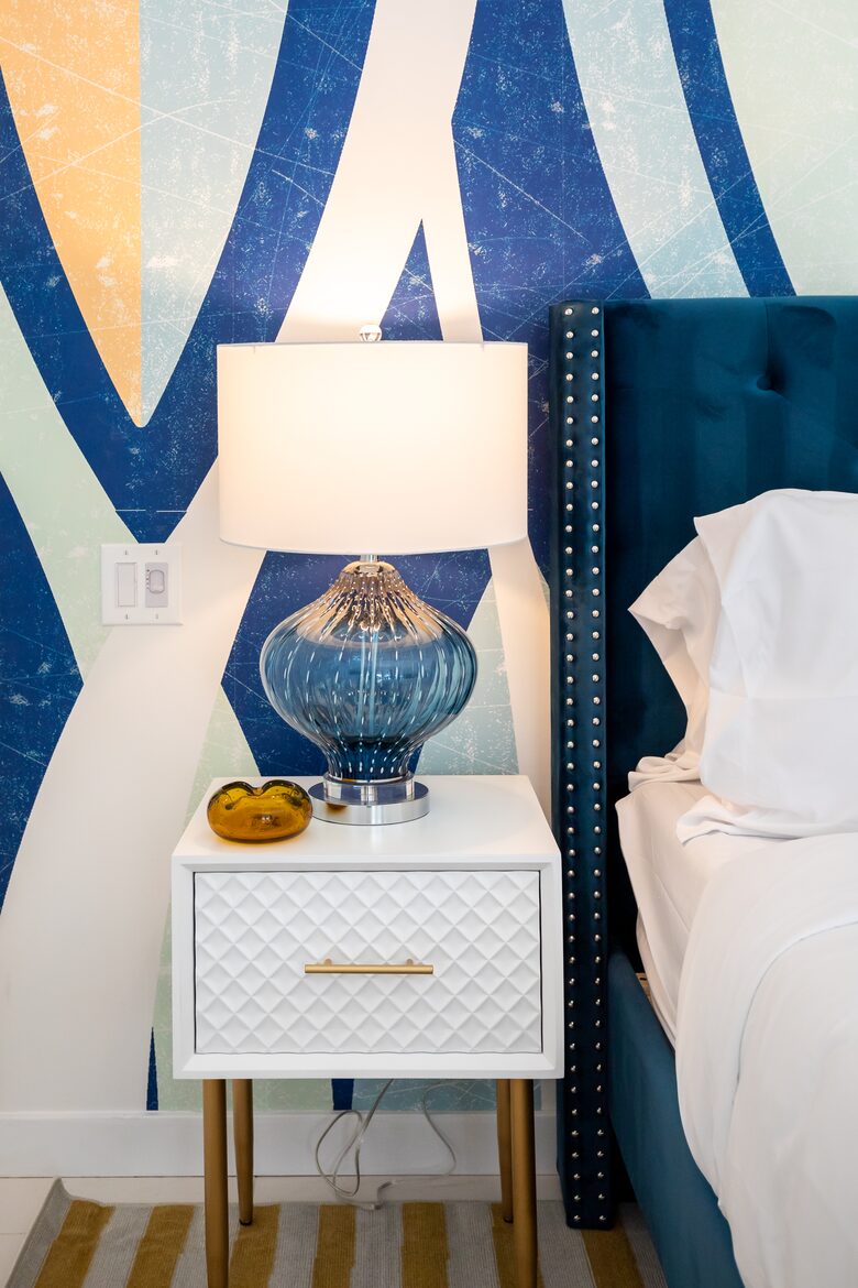 Avalon House: Mid Mod Hues and Mountain Views - Palm Springs, California