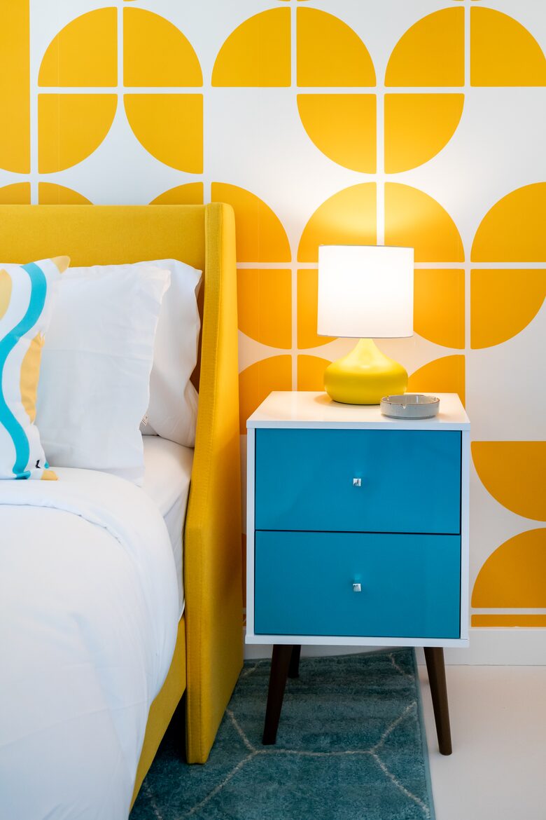 Avalon House: Mid Mod Hues and Mountain Views - Palm Springs, California