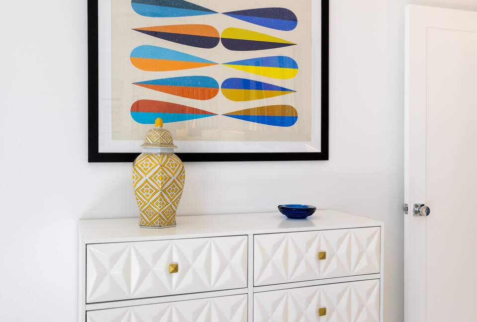 Avalon House: Mid Mod Hues and Mountain Views - Palm Springs, California