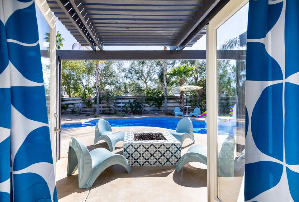 Avalon House: Mid Mod Hues and Mountain Views - Palm Springs, California