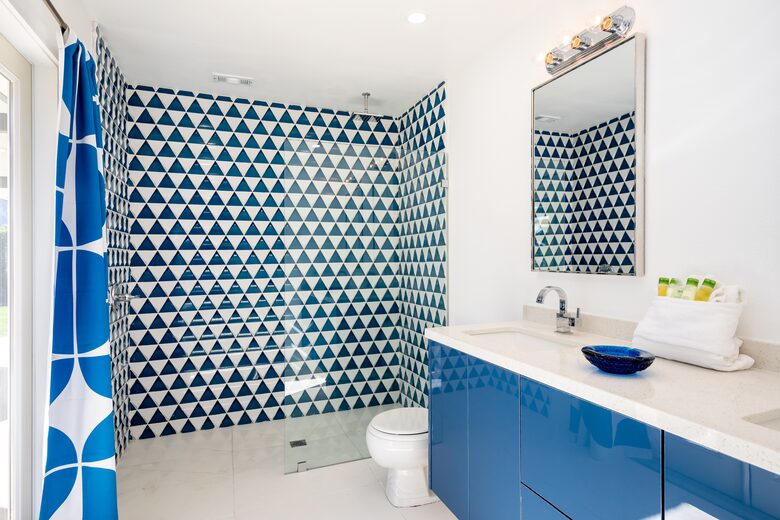 Avalon House: Mid Mod Hues and Mountain Views - Palm Springs, California