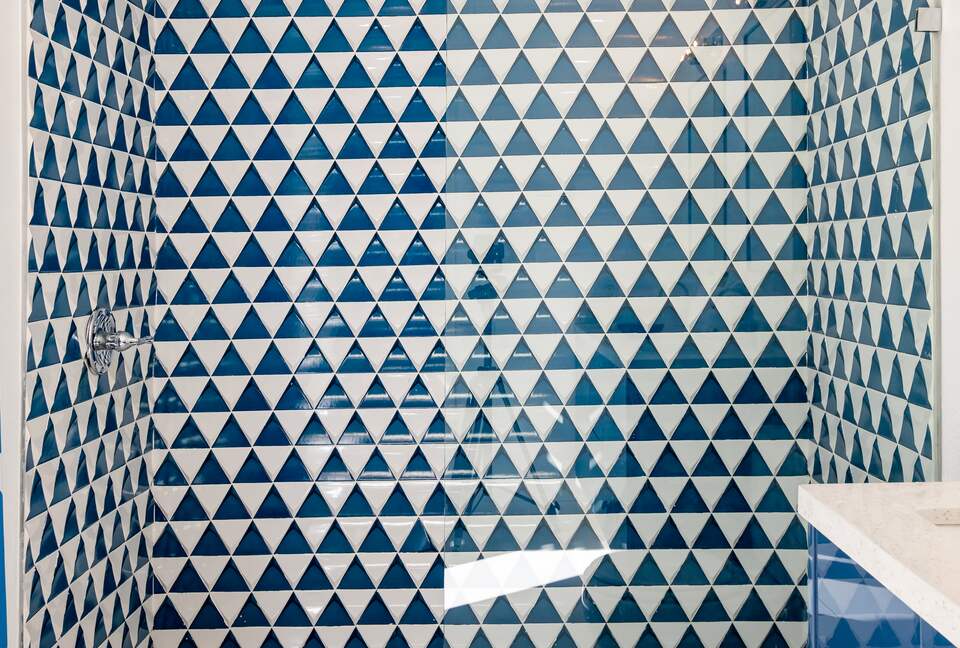 Avalon House: Mid Mod Hues and Mountain Views - Palm Springs, California