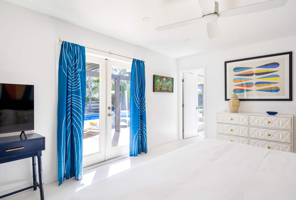 Avalon House: Mid Mod Hues and Mountain Views - Palm Springs, California