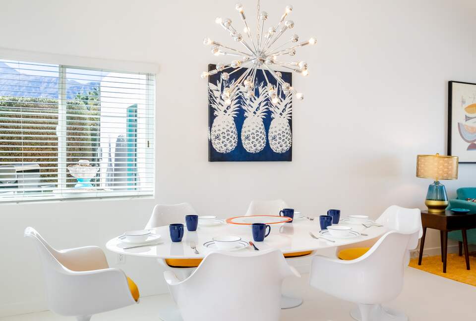 Avalon House: Mid Mod Hues and Mountain Views - Palm Springs, California