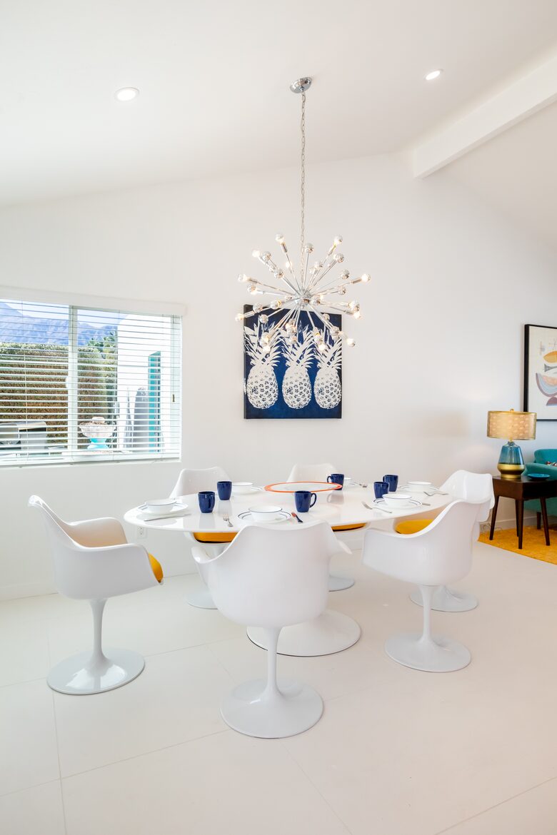 Avalon House: Mid Mod Hues and Mountain Views - Palm Springs, California