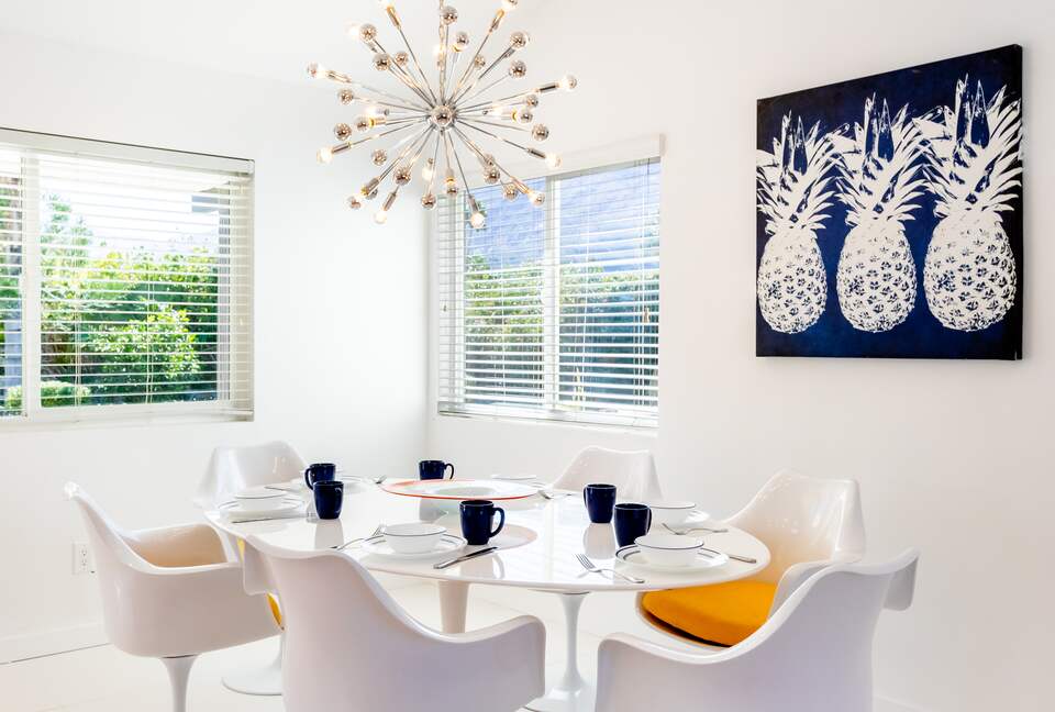 Avalon House: Mid Mod Hues and Mountain Views - Palm Springs, California