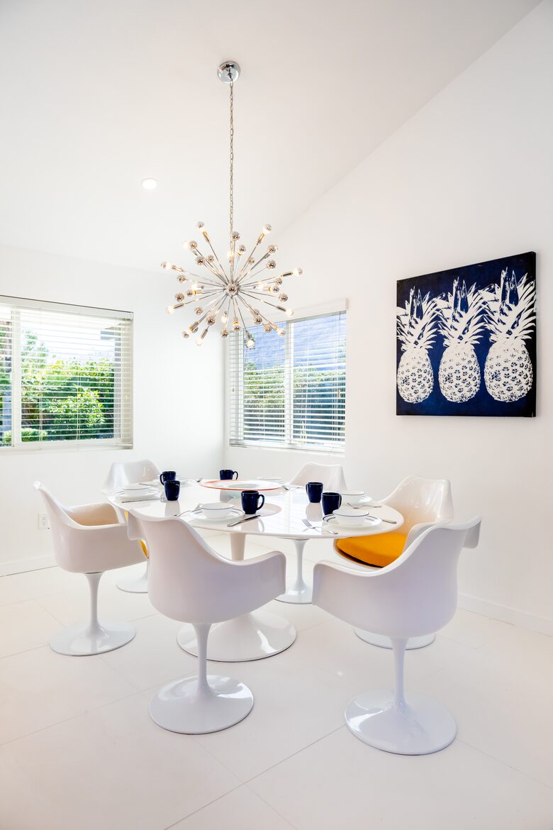 Avalon House: Mid Mod Hues and Mountain Views - Palm Springs, California