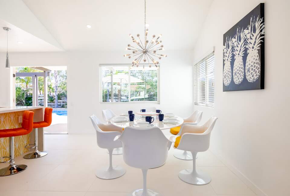 Avalon House: Mid Mod Hues and Mountain Views - Palm Springs, California