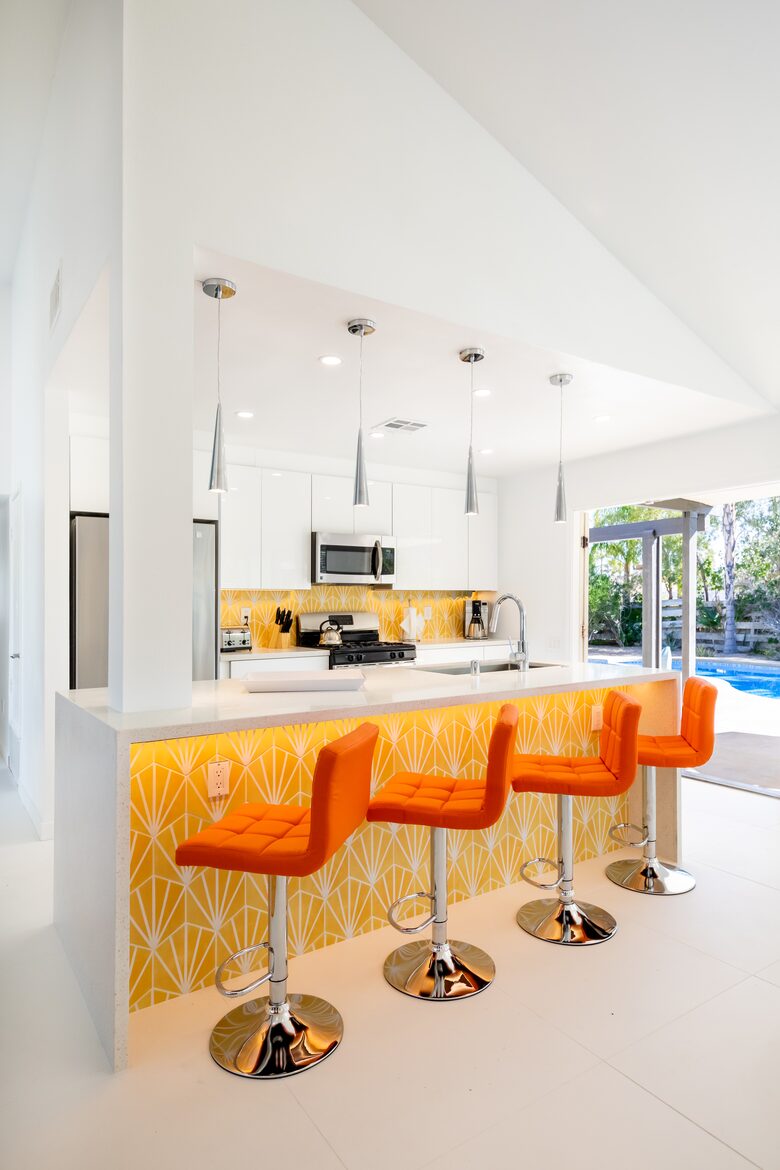 Avalon House: Mid Mod Hues and Mountain Views - Palm Springs, California