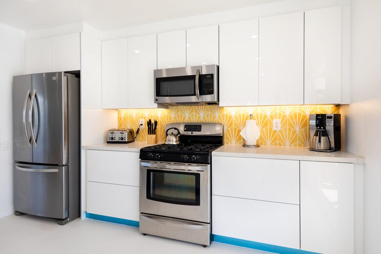 Avalon House: Mid Mod Hues and Mountain Views - Palm Springs, California