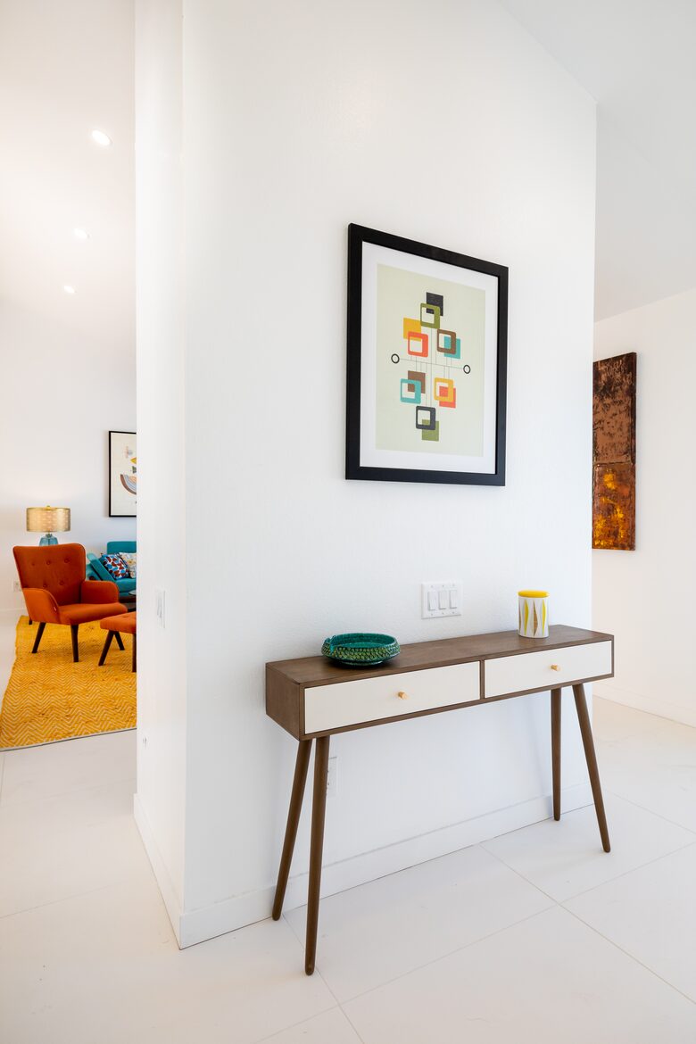 Avalon House: Mid Mod Hues and Mountain Views - Palm Springs, California