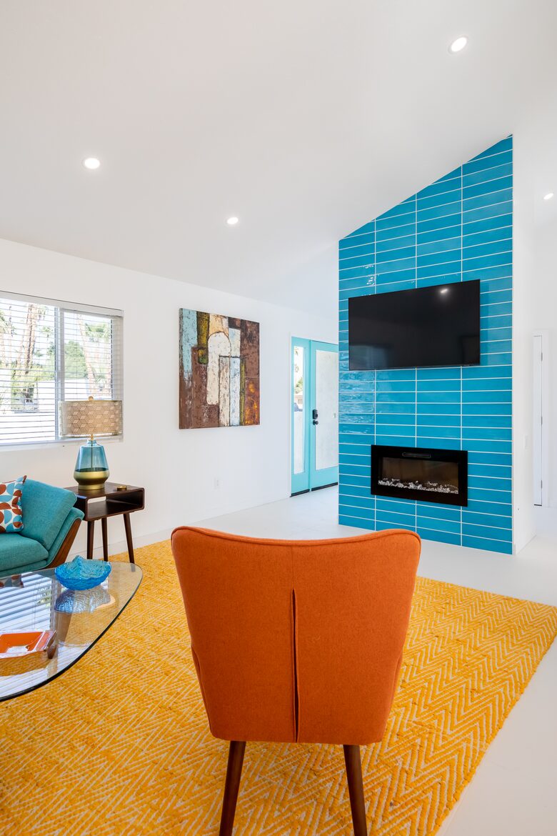 Avalon House: Mid Mod Hues and Mountain Views - Palm Springs, California