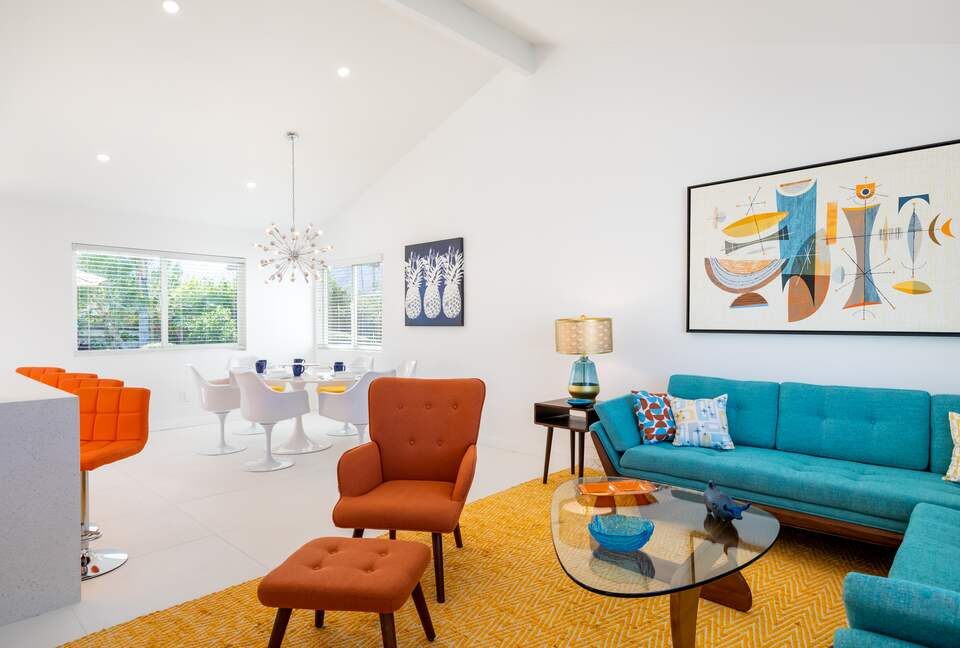 Avalon House: Mid Mod Hues and Mountain Views - Palm Springs, California