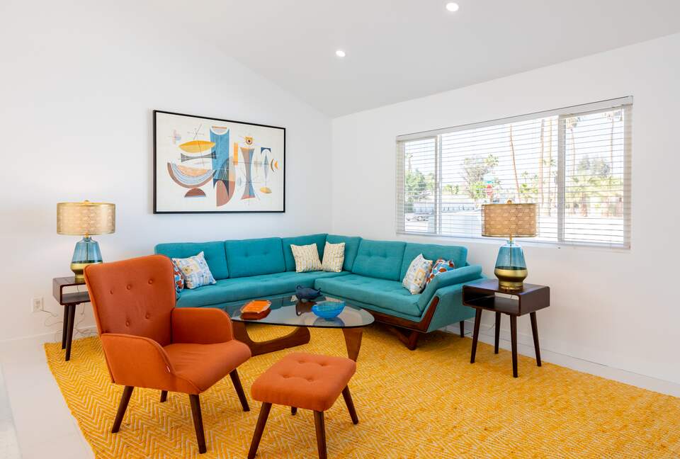 Avalon House: Mid Mod Hues and Mountain Views - Palm Springs, California