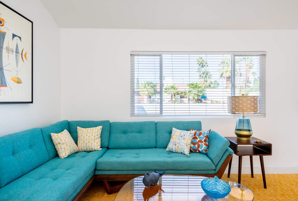 Avalon House: Mid Mod Hues and Mountain Views - Palm Springs, California