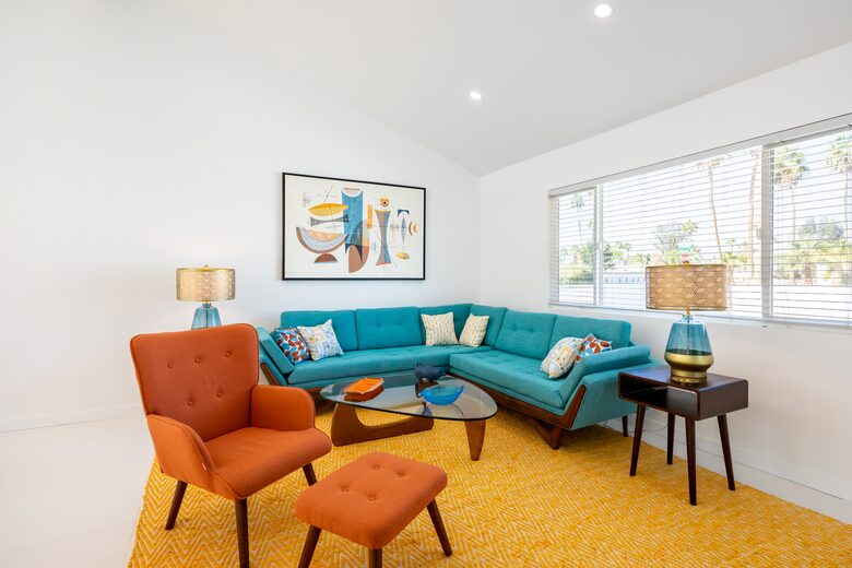 Avalon House: Mid Mod Hues and Mountain Views - Palm Springs, California